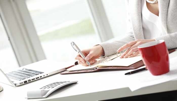 Business_woman_at_desk2